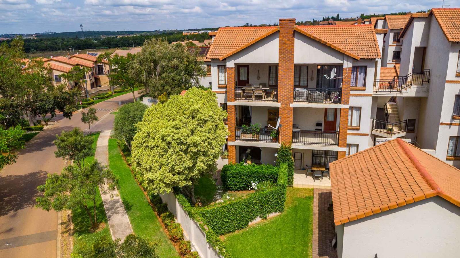 2 Bedroom Townhouse in Country View Estate