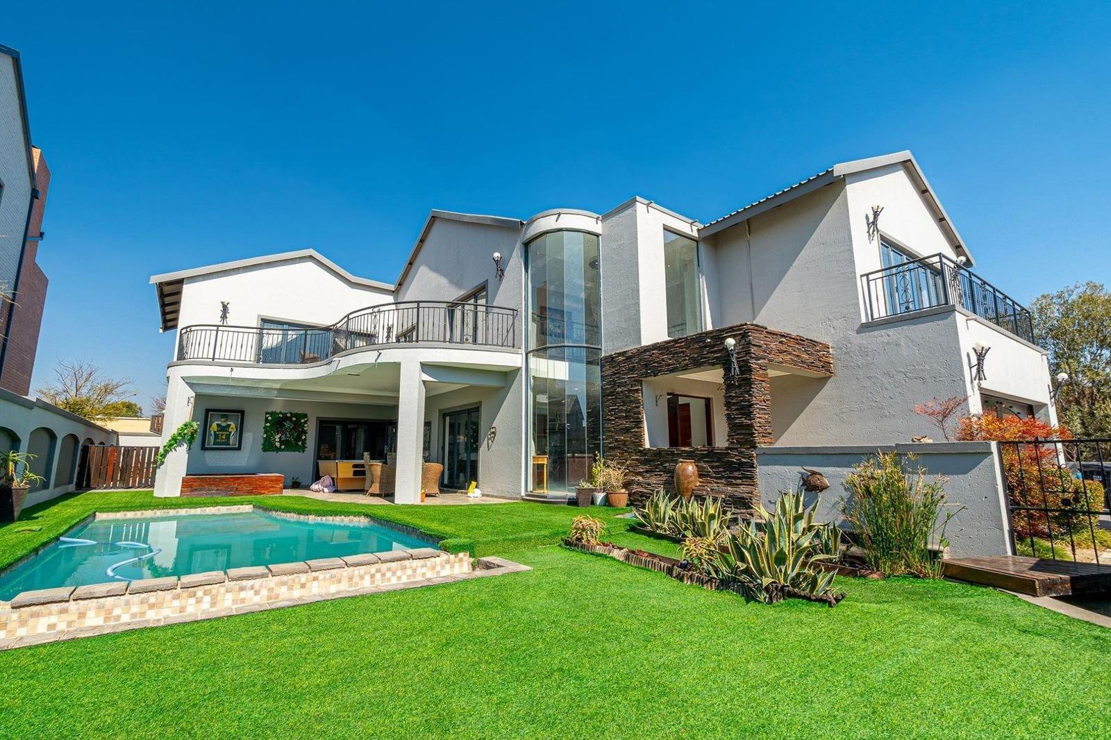 4 Bedroom House in Waterfall Country Village