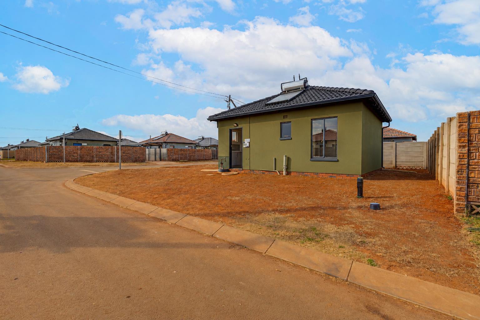 2 Bedroom House in Protea Glen