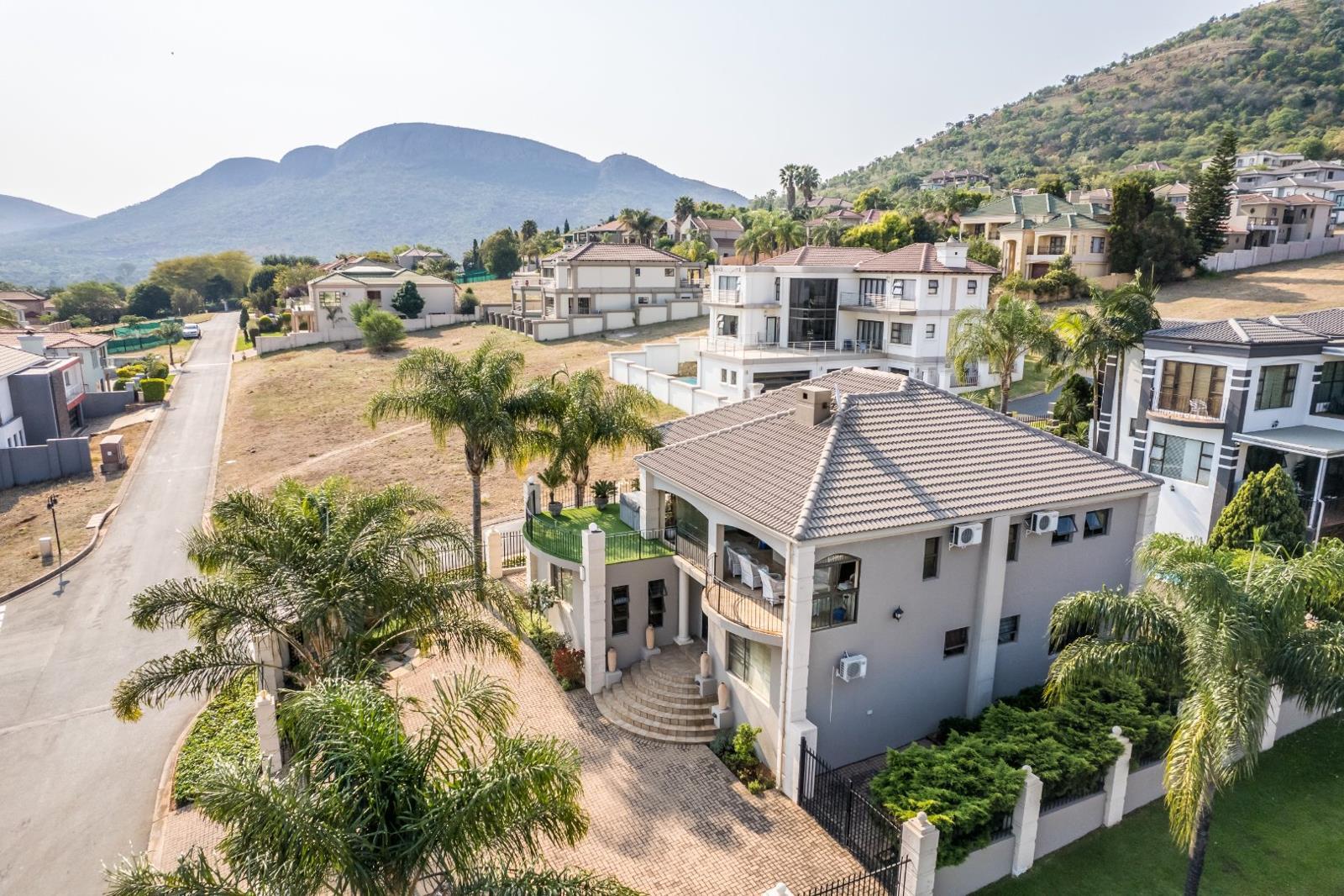 4 Bedroom House in Kosmos Ridge