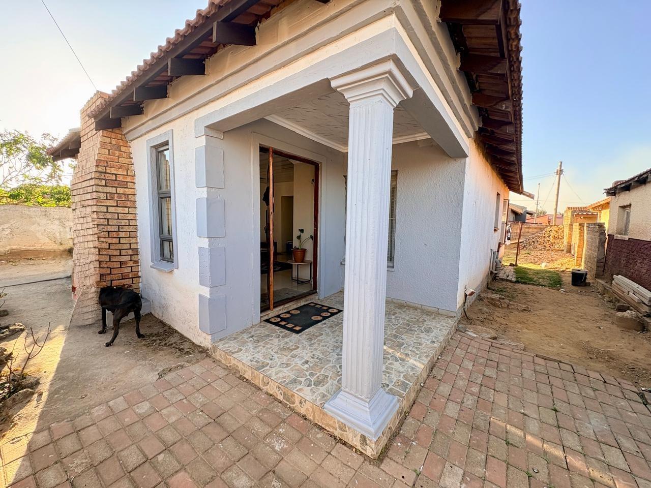 2 Bedroom House in Toekomsrus