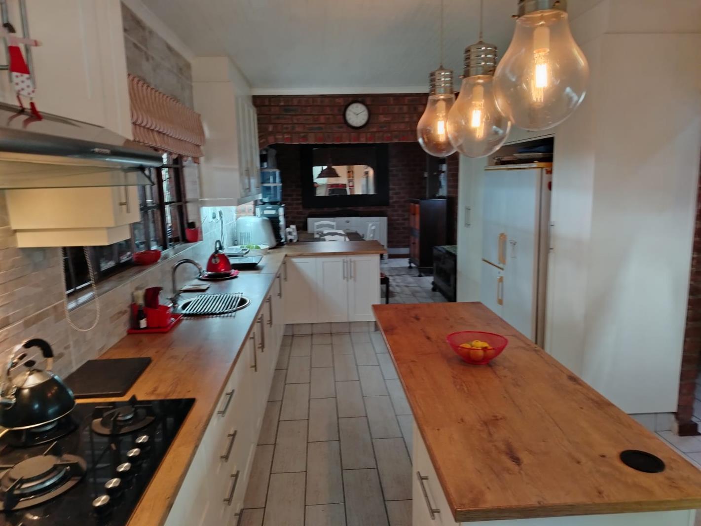 6 Bedroom House in Wentworth
