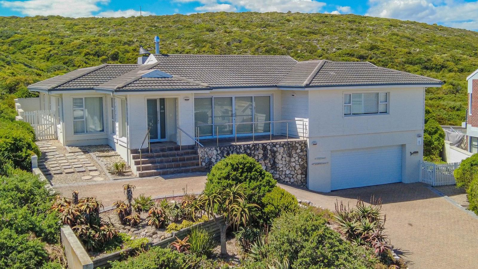 4 Bedroom House in Yzerfontein