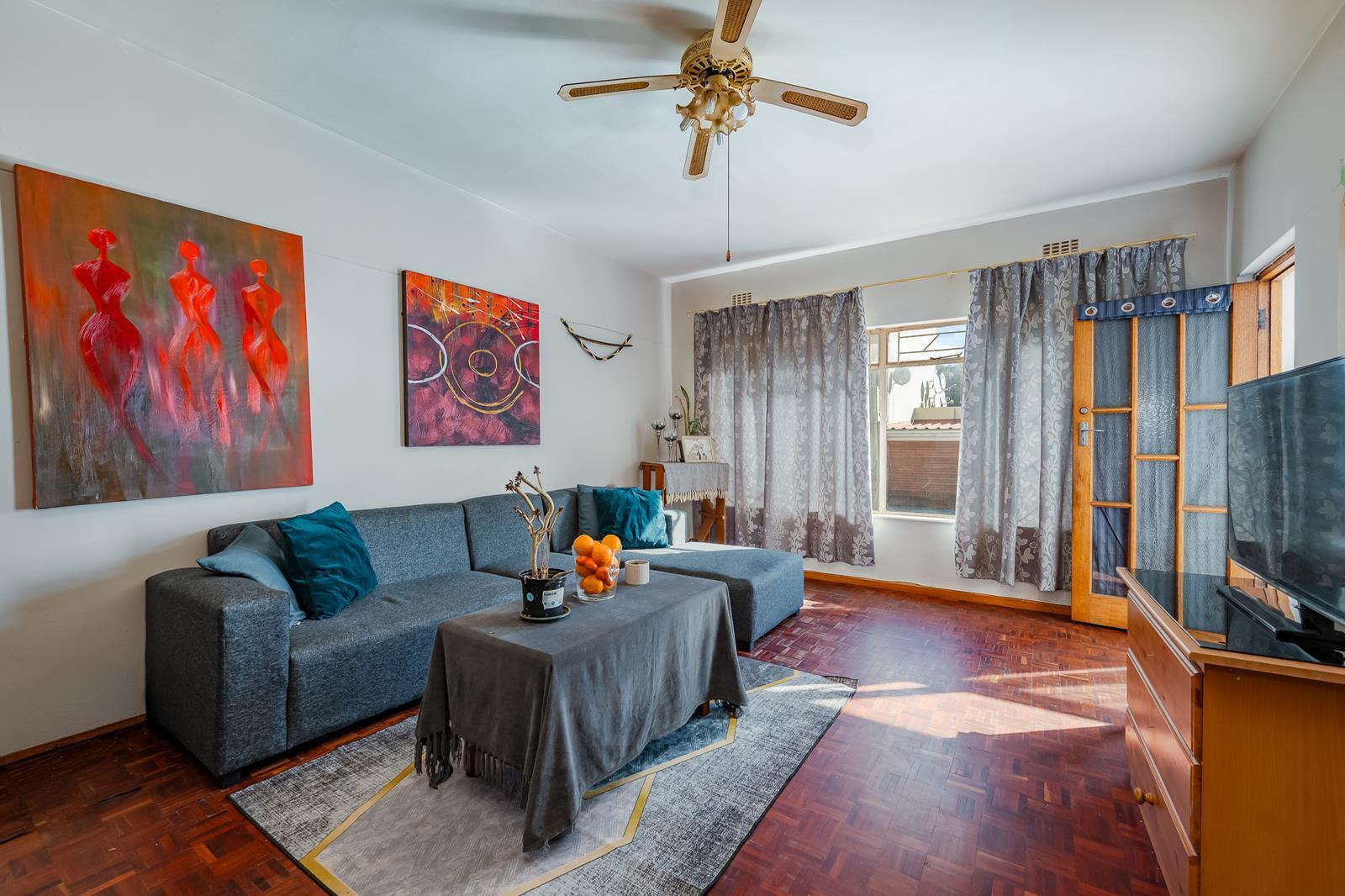 2 Bedroom Apartment in Somerset West Central