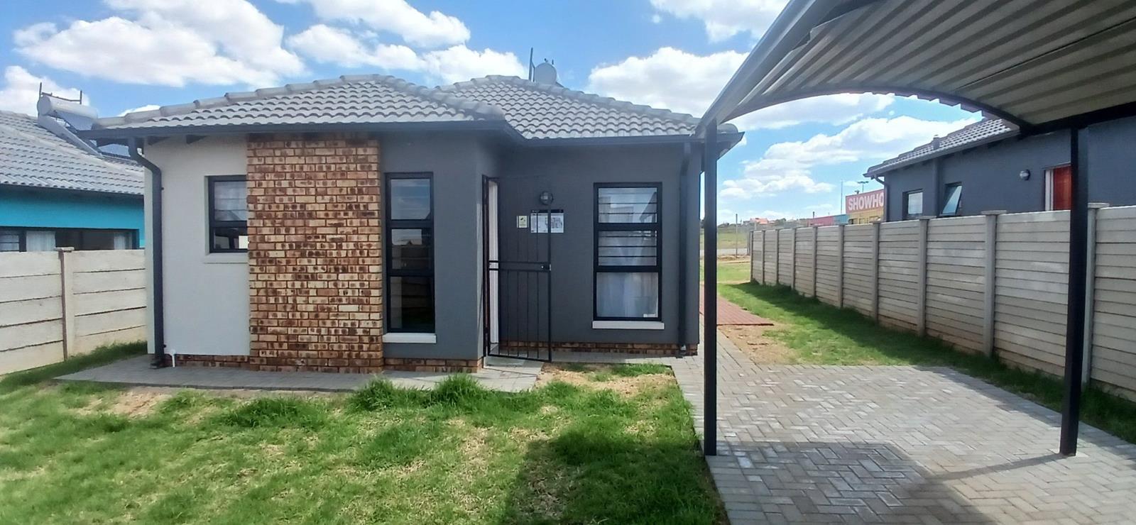 3 Bedroom Simplex in Toekomsrus