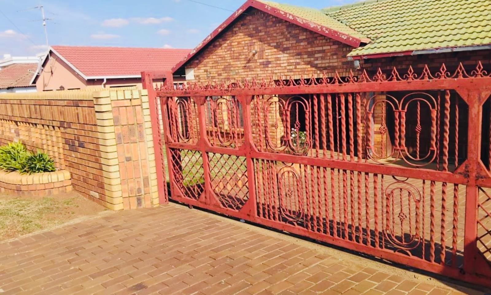 3 Bedroom House in Dobsonville
