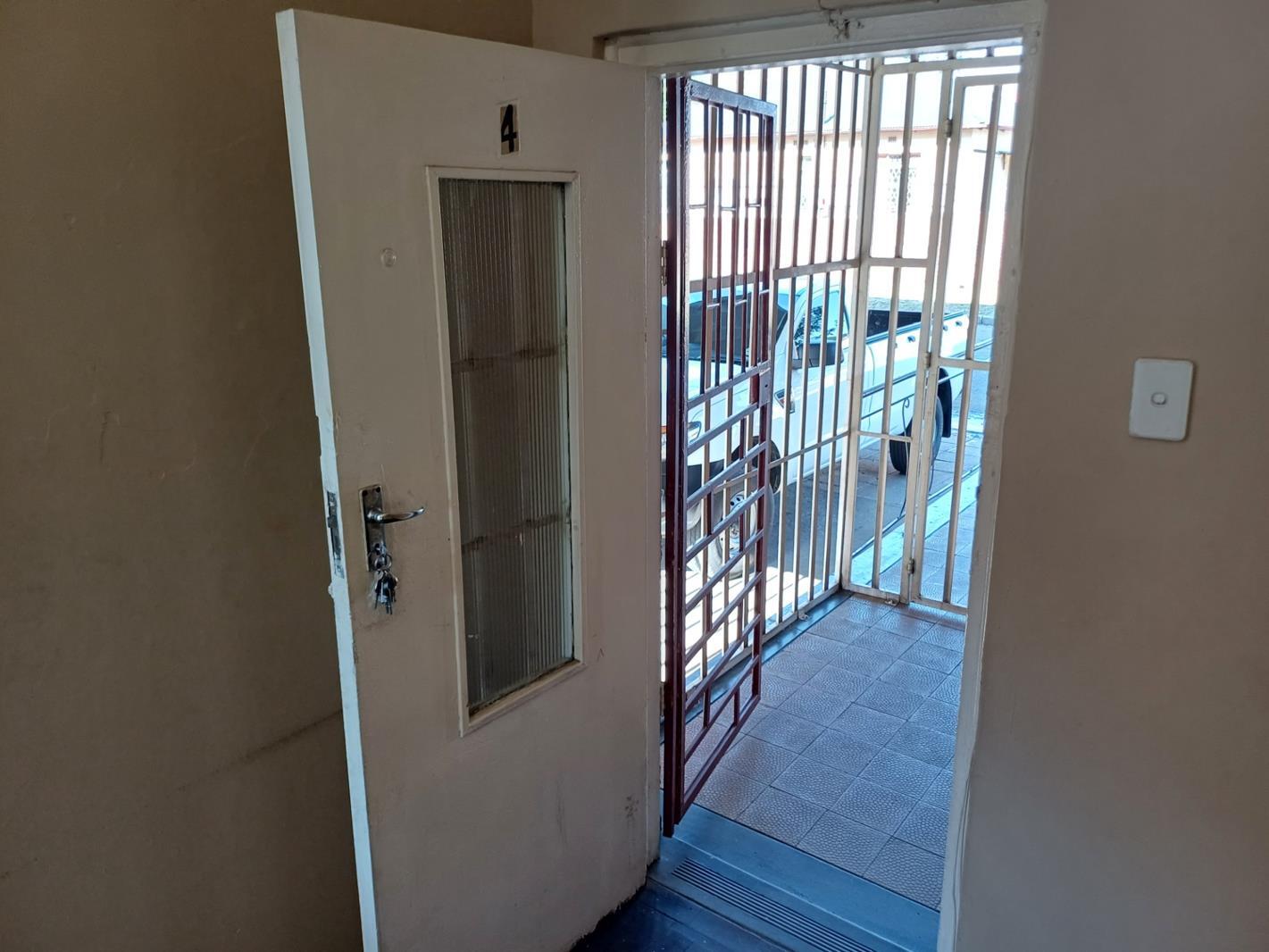 Bachelor apartment in Brakpan Central