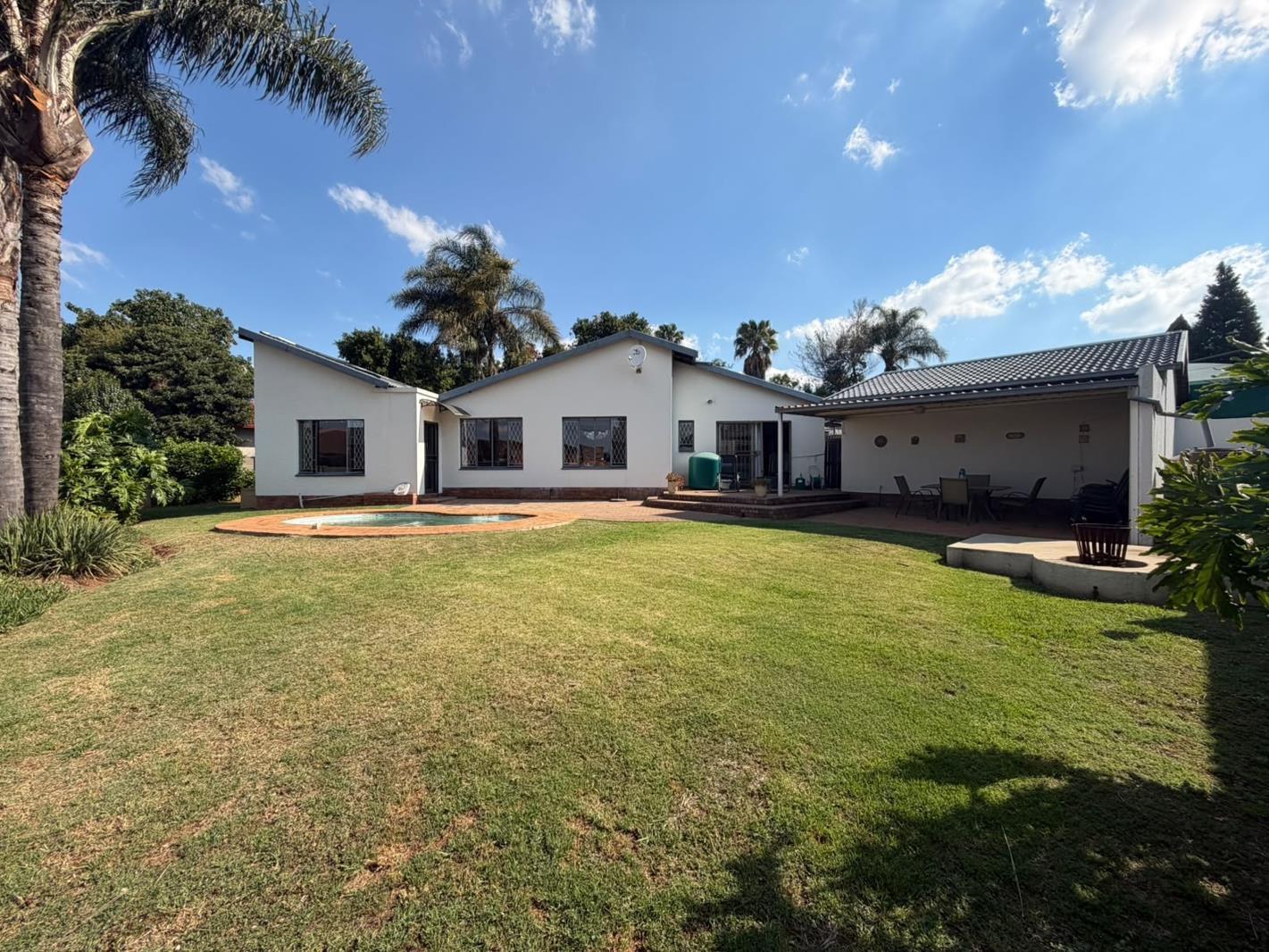 4 Bedroom House in Bromhof