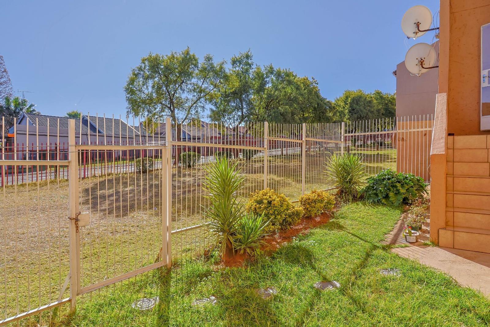 2 Bedroom Apartment in Roodepoort West