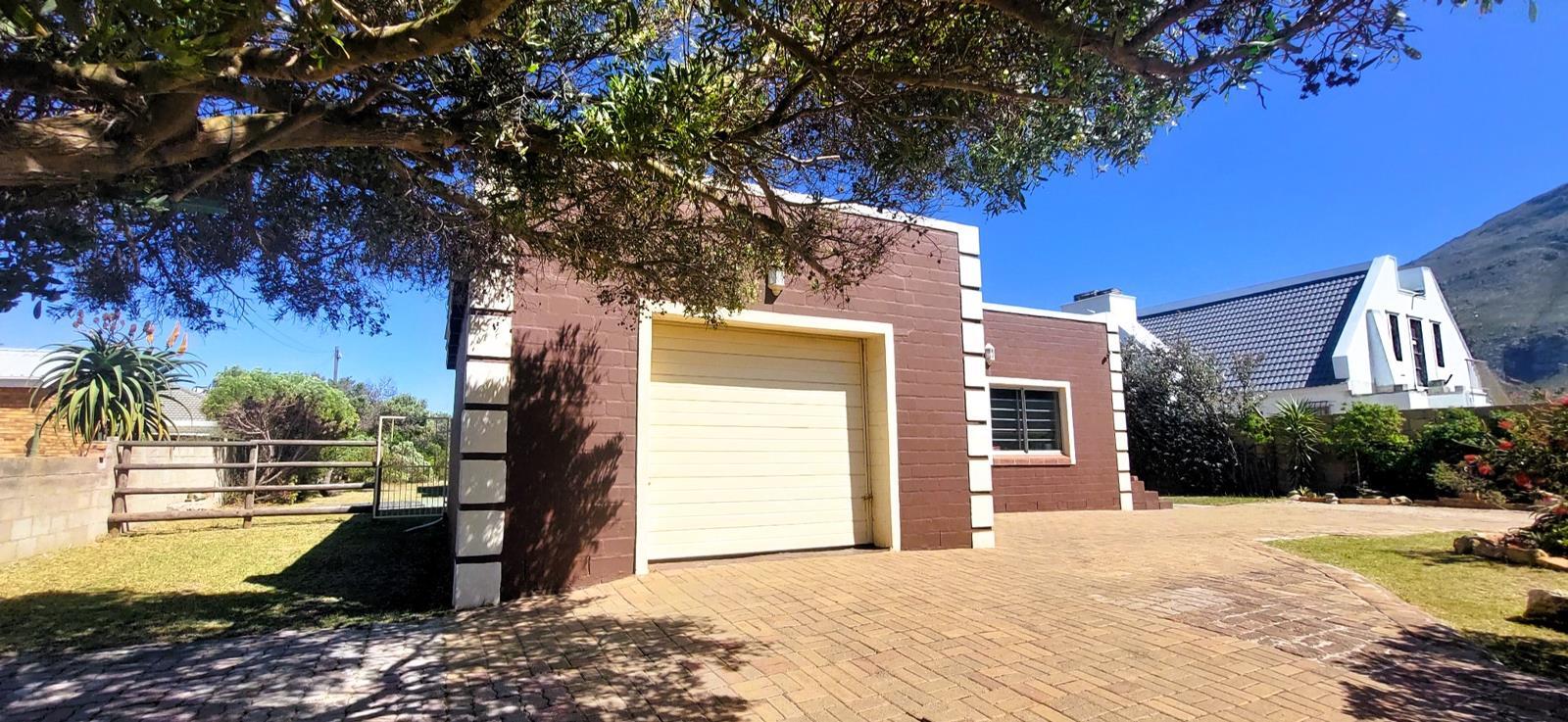 2 Bedroom House in Bettys Bay