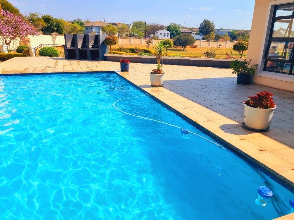 2 Bedroom Apartment in Summerset