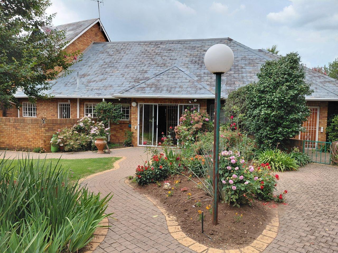 4 Bedroom House in Dowerglen and Ext