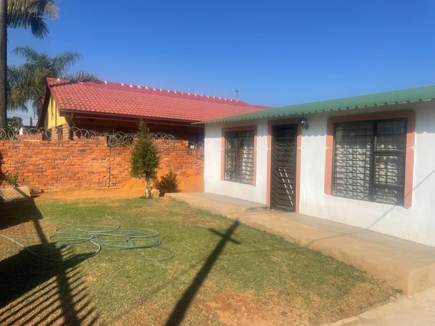 2 Bedroom House in Tembisa