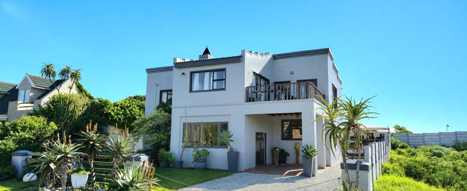 4 Bedroom House in Kleinbaai