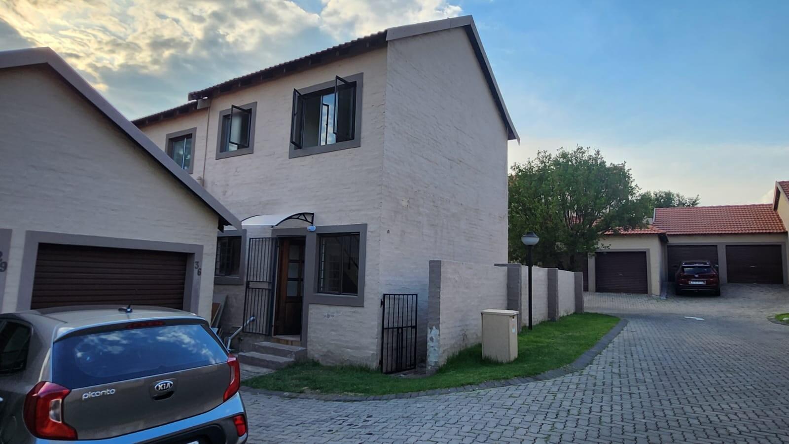 2 Bedroom Duplex in Halfway Gardens