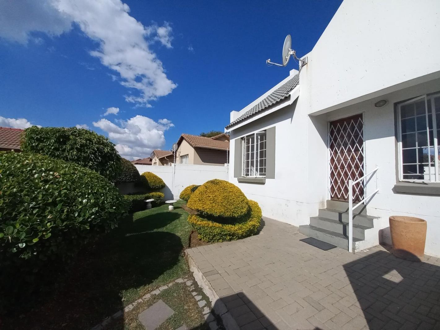 2 Bedroom Townhouse in Kosmosdal