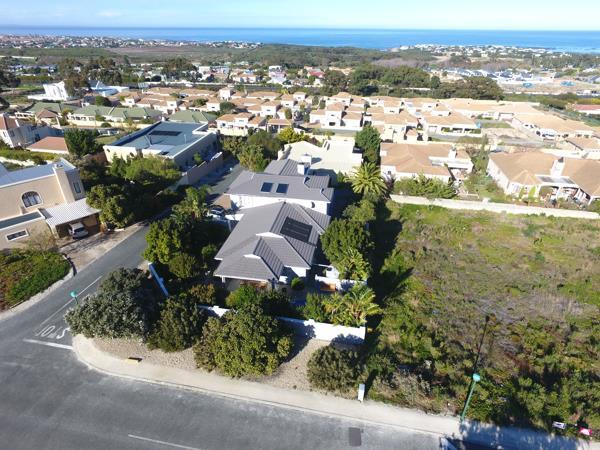4 Bedroom House in Chanteclair