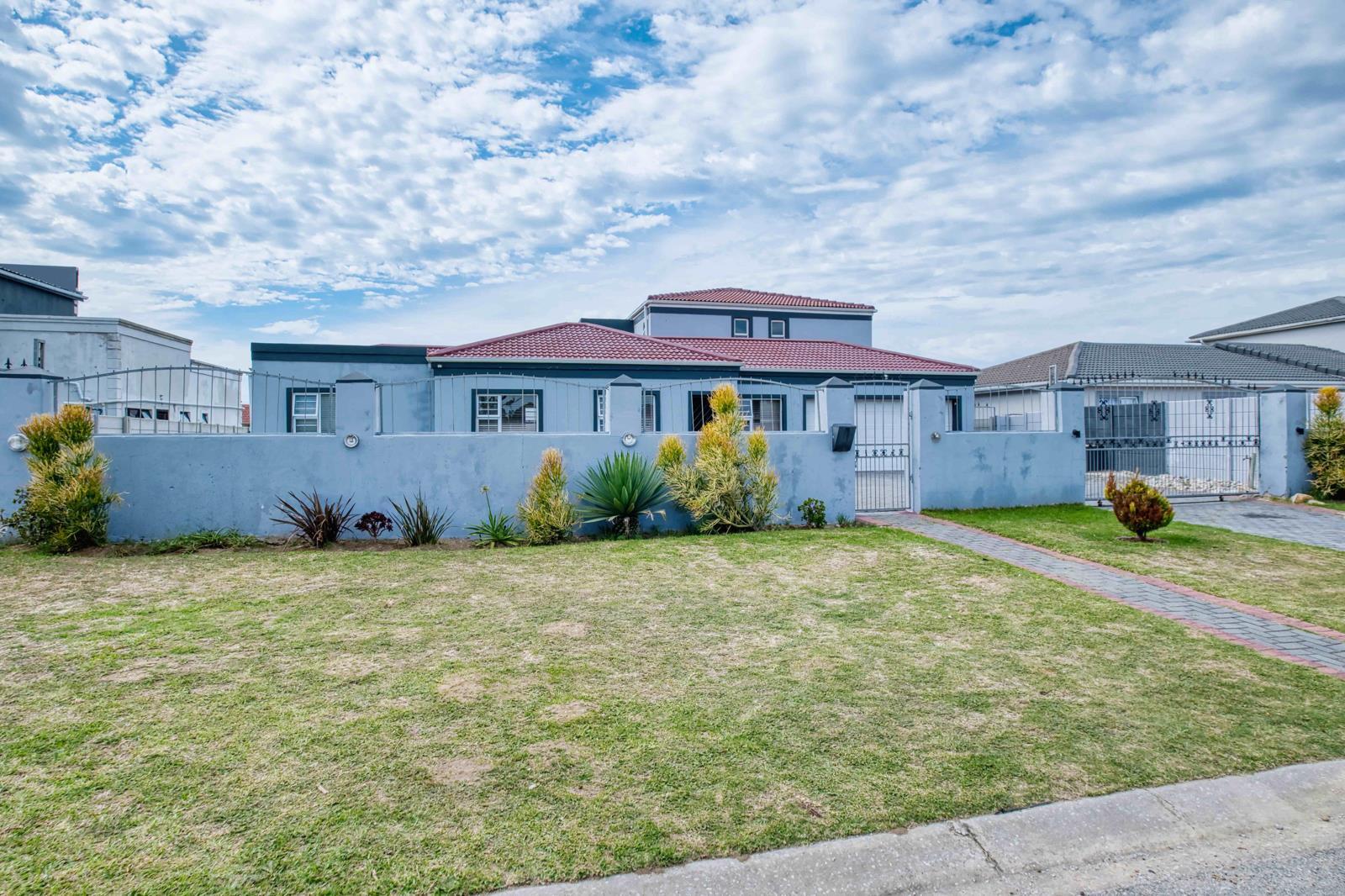 5 Bedroom House in Fairview