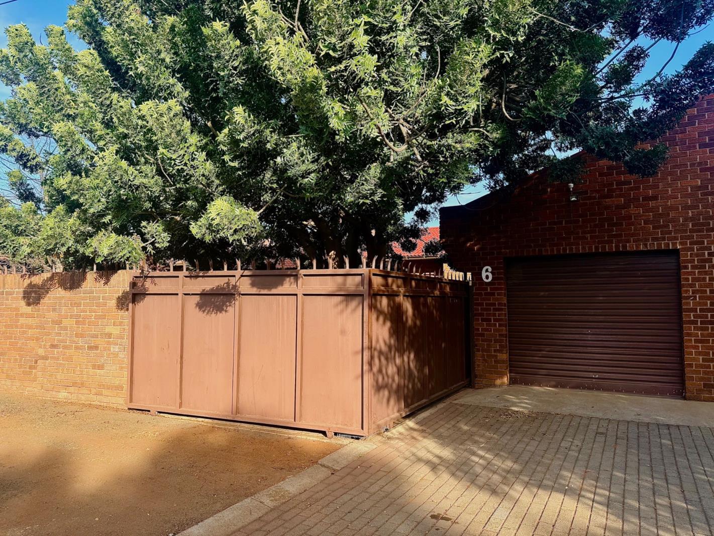 3 Bedroom Townhouse in Rhodesdene