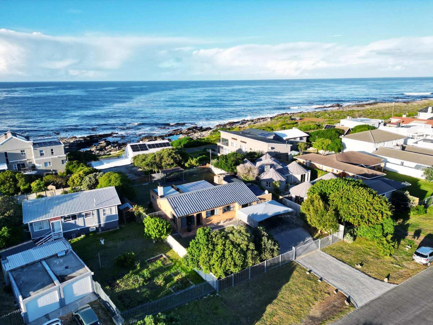 4 Bedroom House in Sandbaai