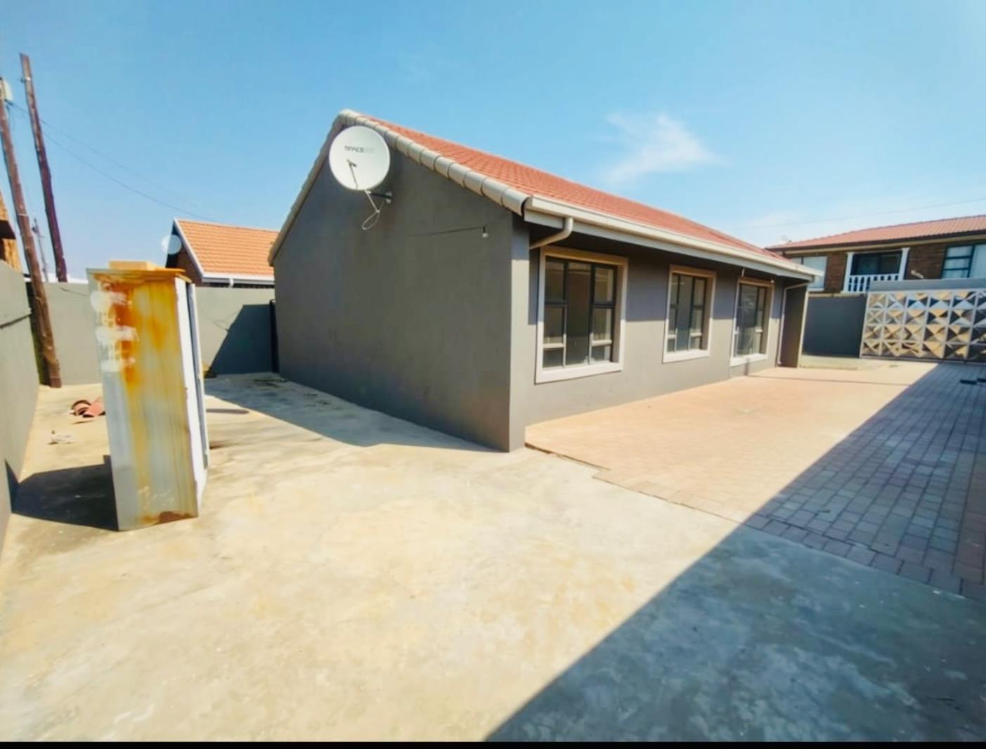 3 Bedroom House in Pimville