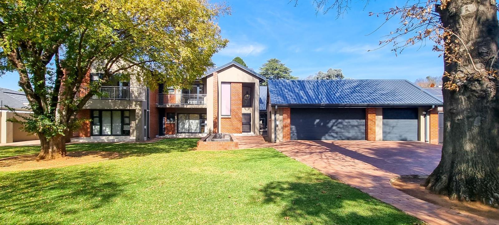 5 Bedroom House in Lakefield