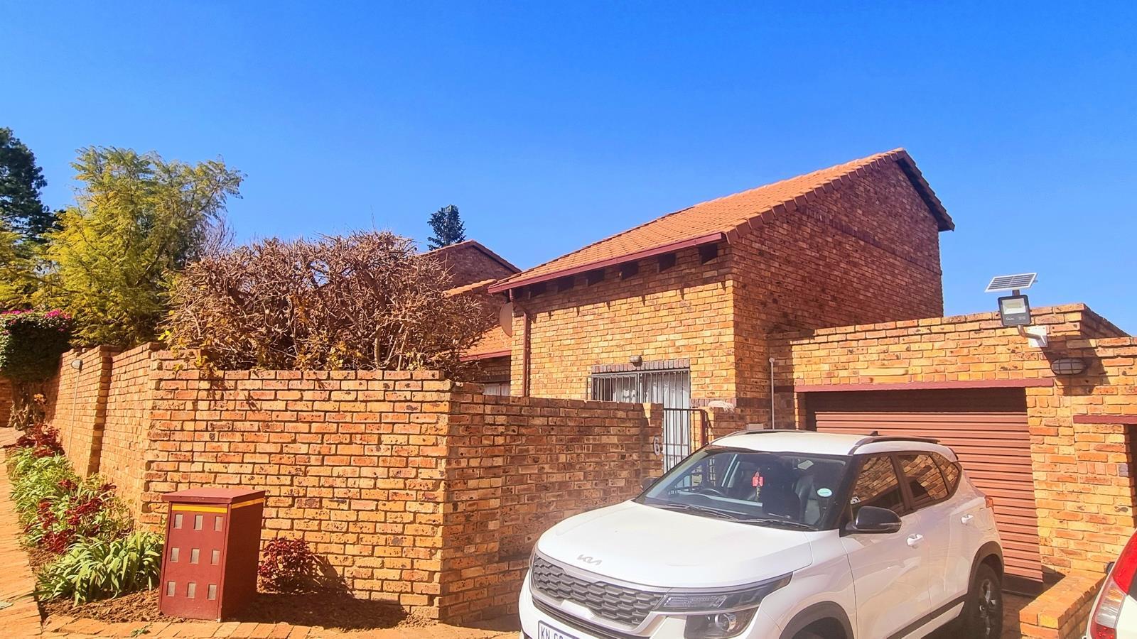 2 Bedroom Duplex in Halfway Gardens