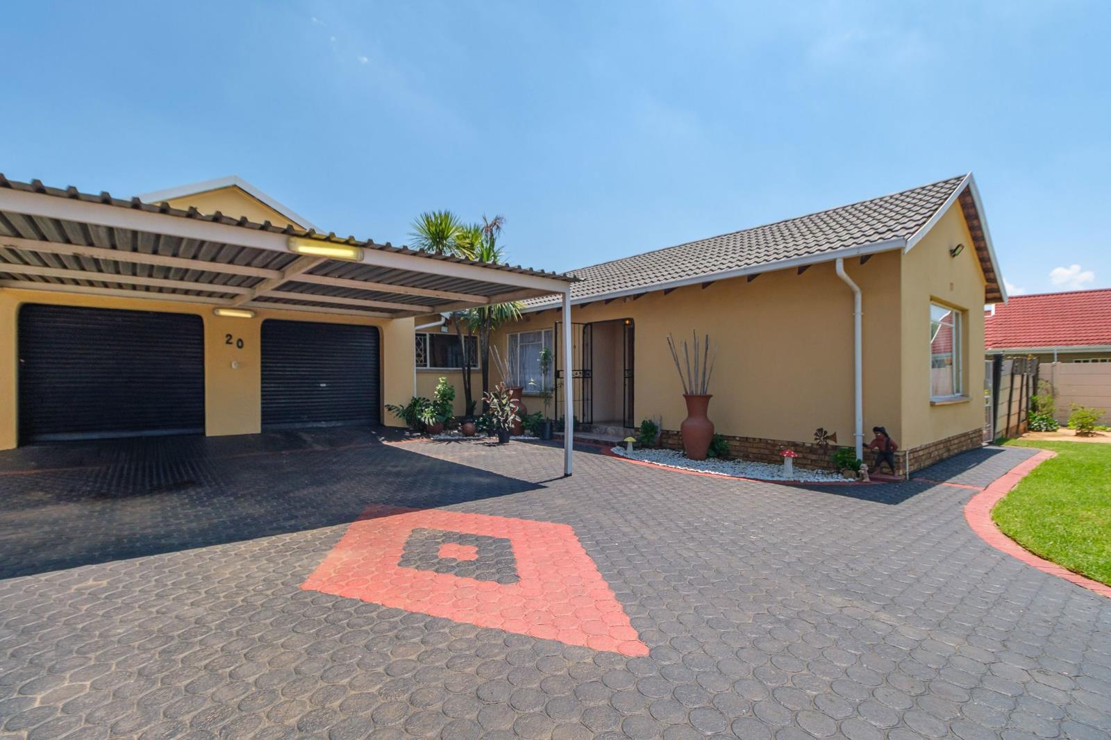 3 Bedroom House in Helikon Park