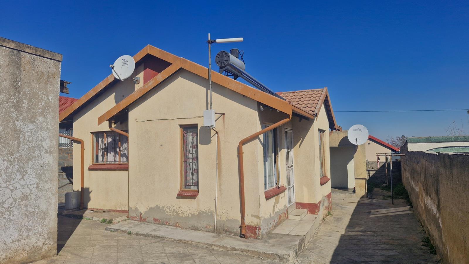 2 Bedroom House in Klipfontein View