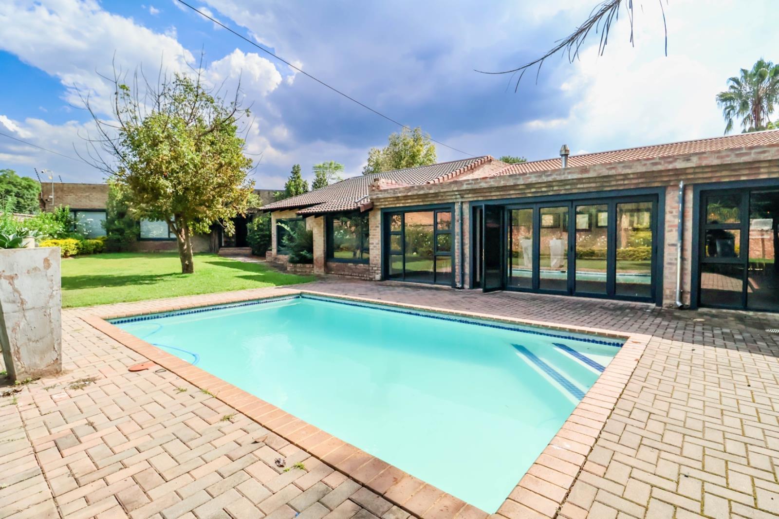 10 Bedroom House in Equestria