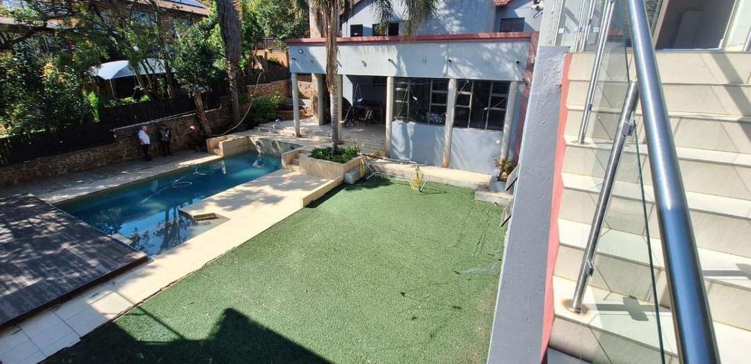 6 Bedroom House in Glenvista