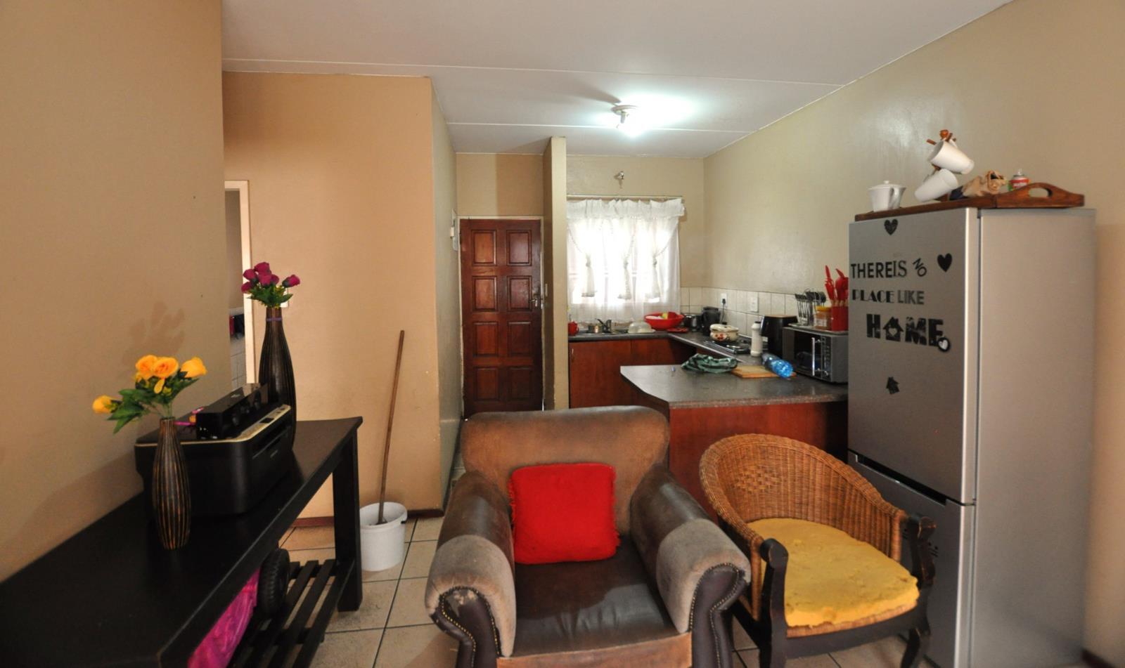 2 Bedroom Apartment in Roodepoort Central