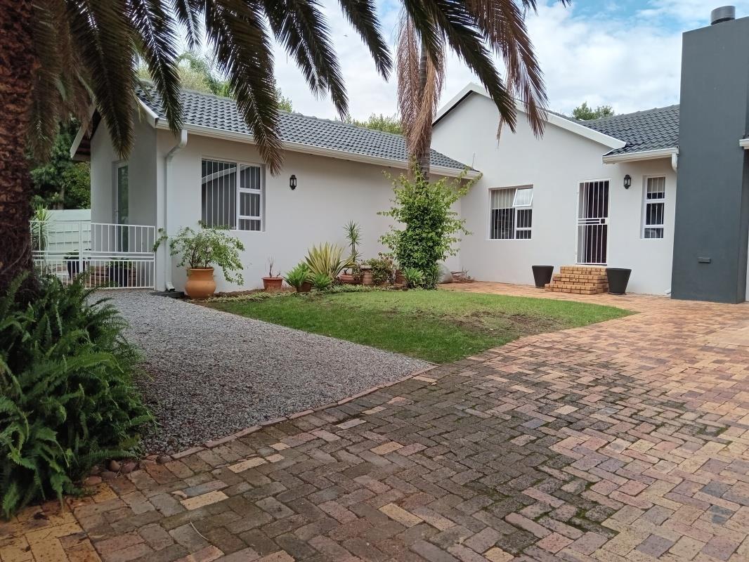 1 Bedroom Apartment in Gallo Manor