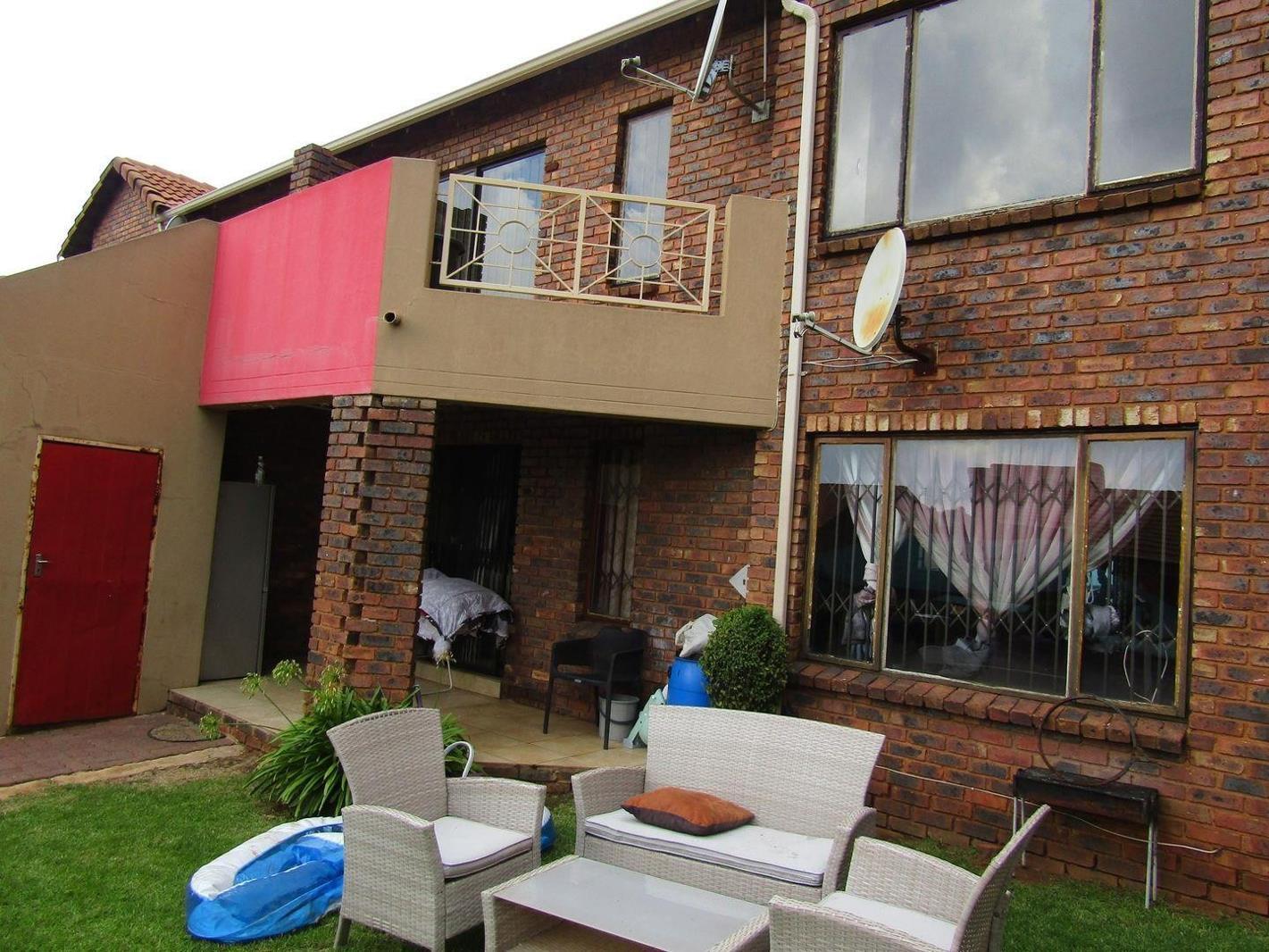 2 Bedroom Apartment in Mondeor