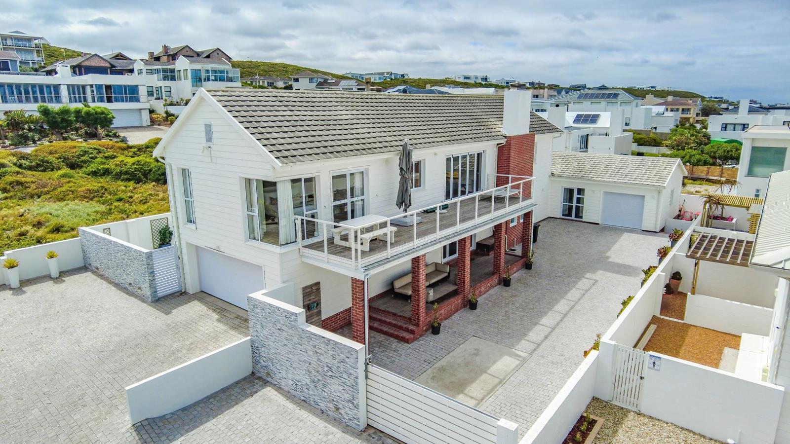 4 Bedroom House in Yzerfontein