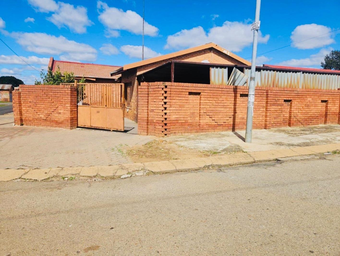 4 Bedroom House in Pimville