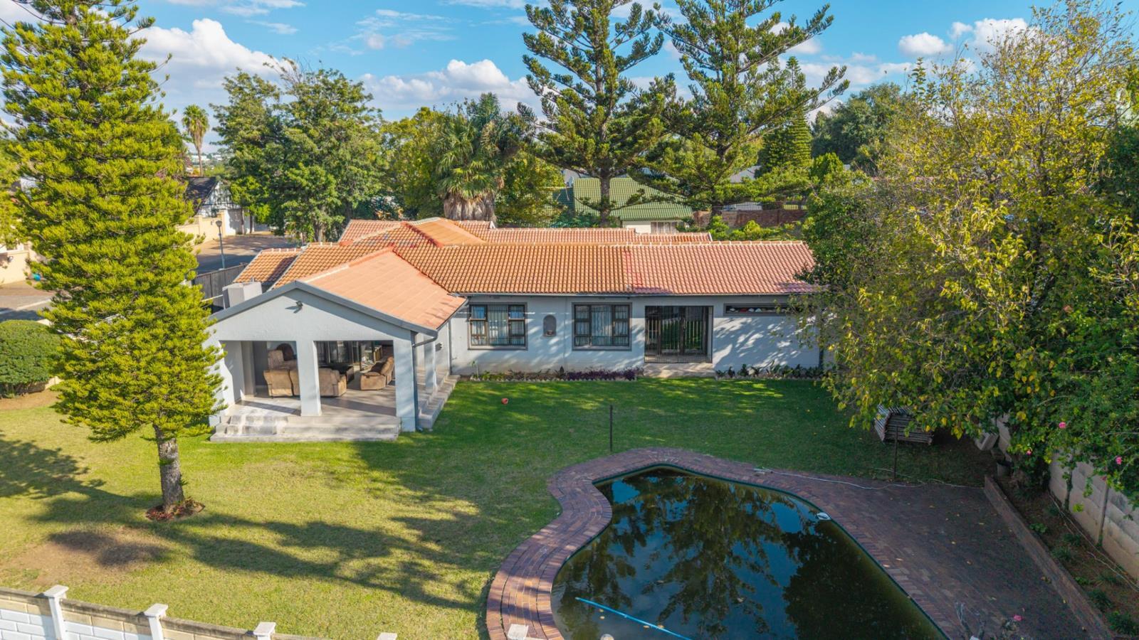 6 Bedroom House in Noordwyk