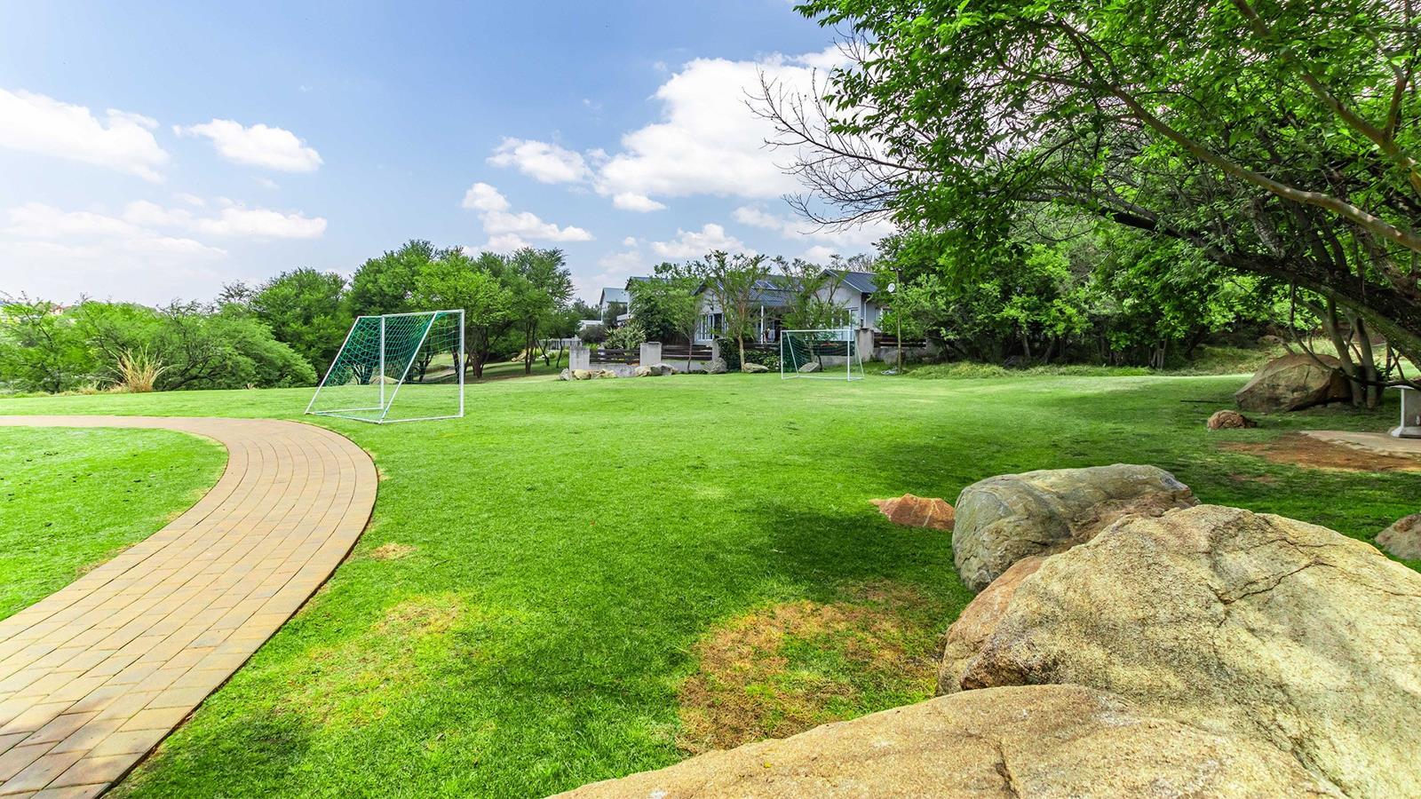 614 m² Land available in Helderfontein Estate