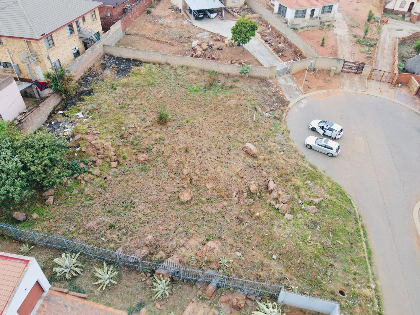 938 m² Land available in Zakariyya Park