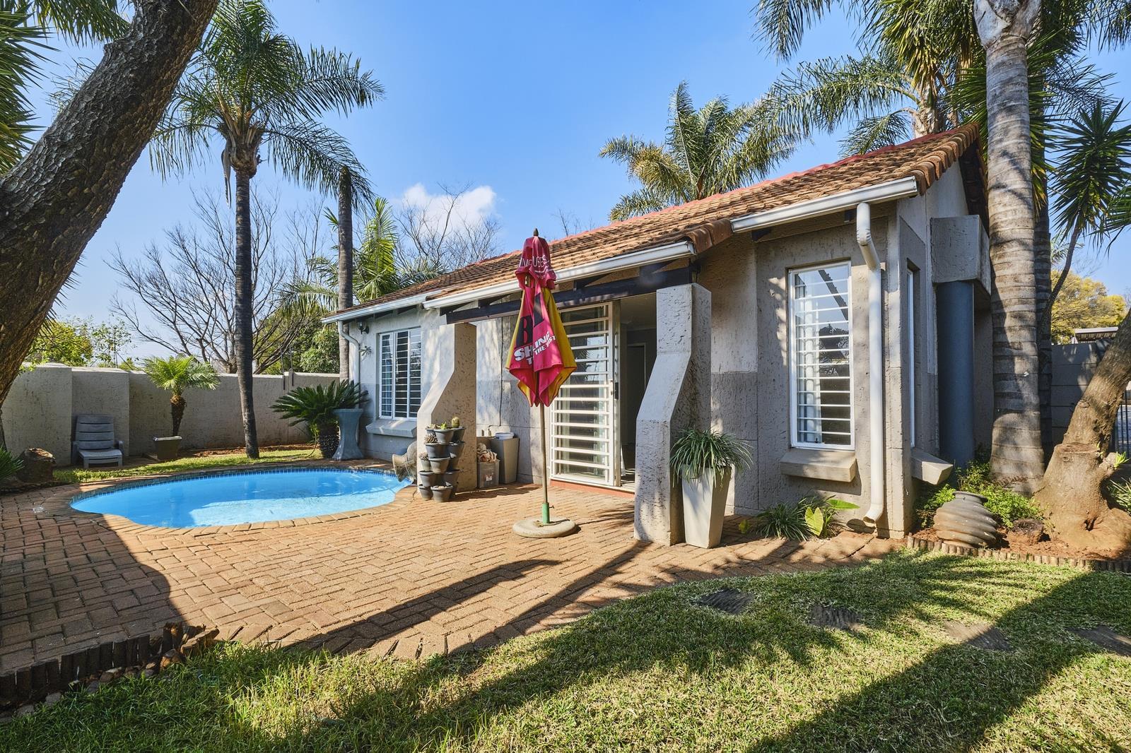 2 Bedroom Townhouse in Weltevreden Park