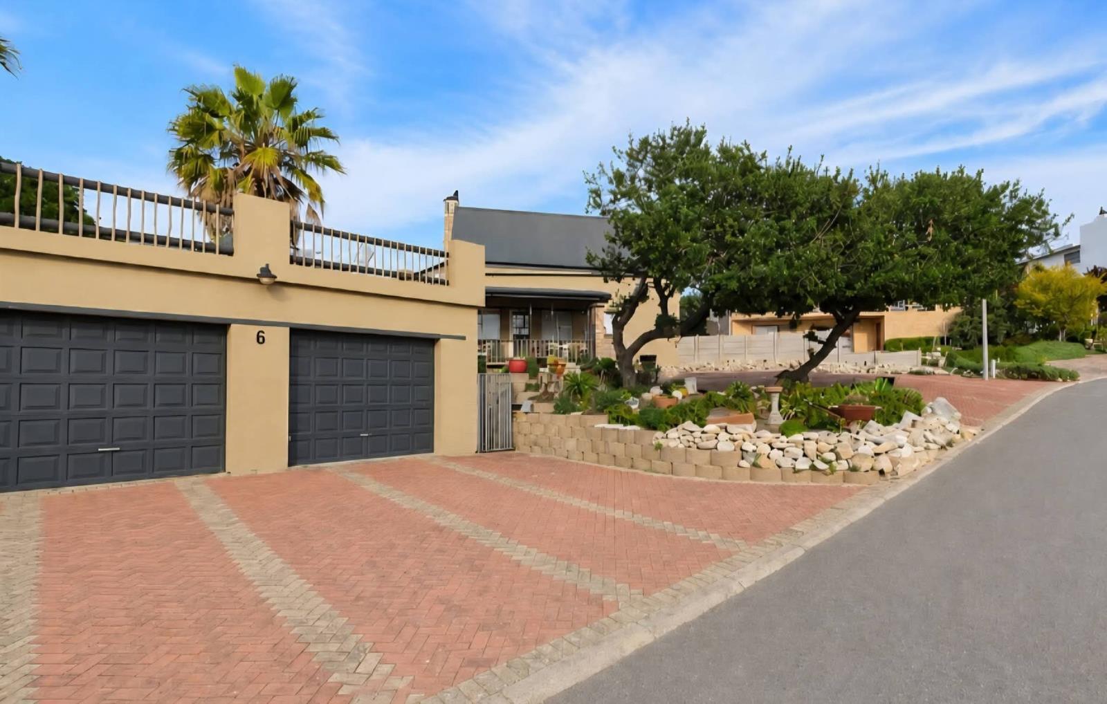 5 Bedroom House in Stilbaai Wes