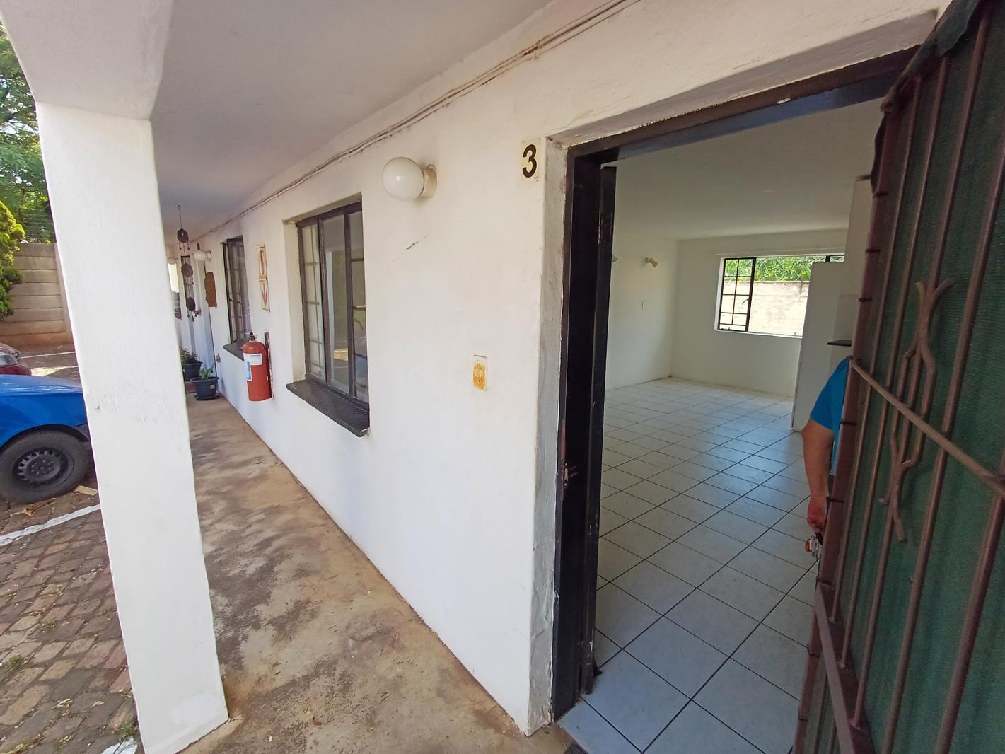 Bachelor apartment in Jansen Park