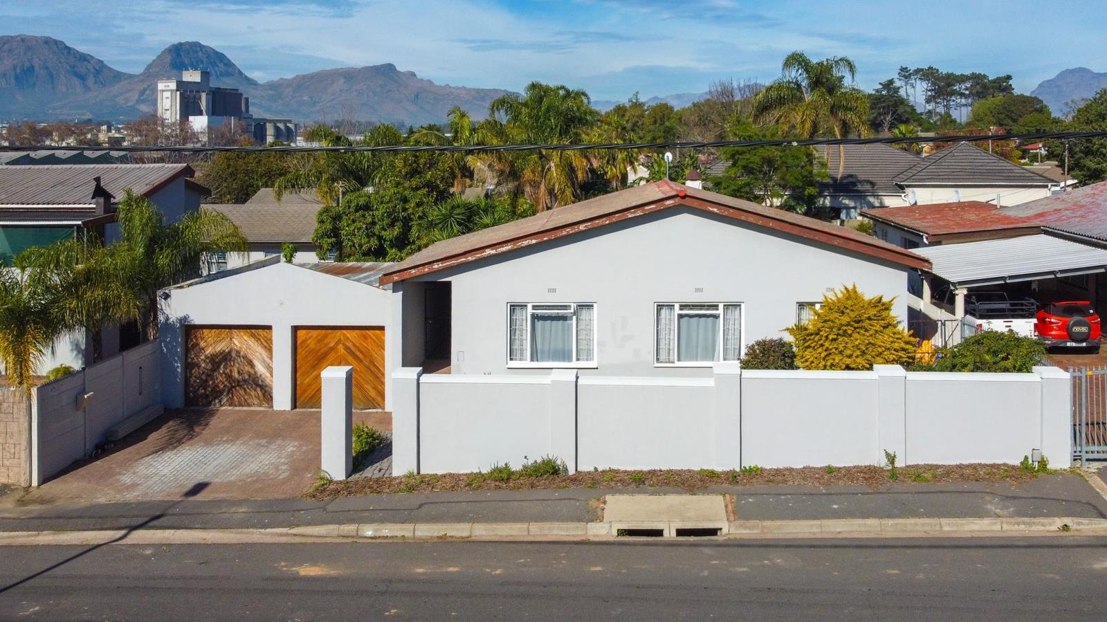 4 Bedroom House in Northern Paarl