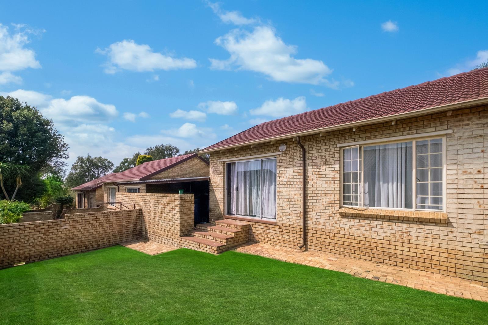2 Bedroom Simplex in Honeydew Ridge