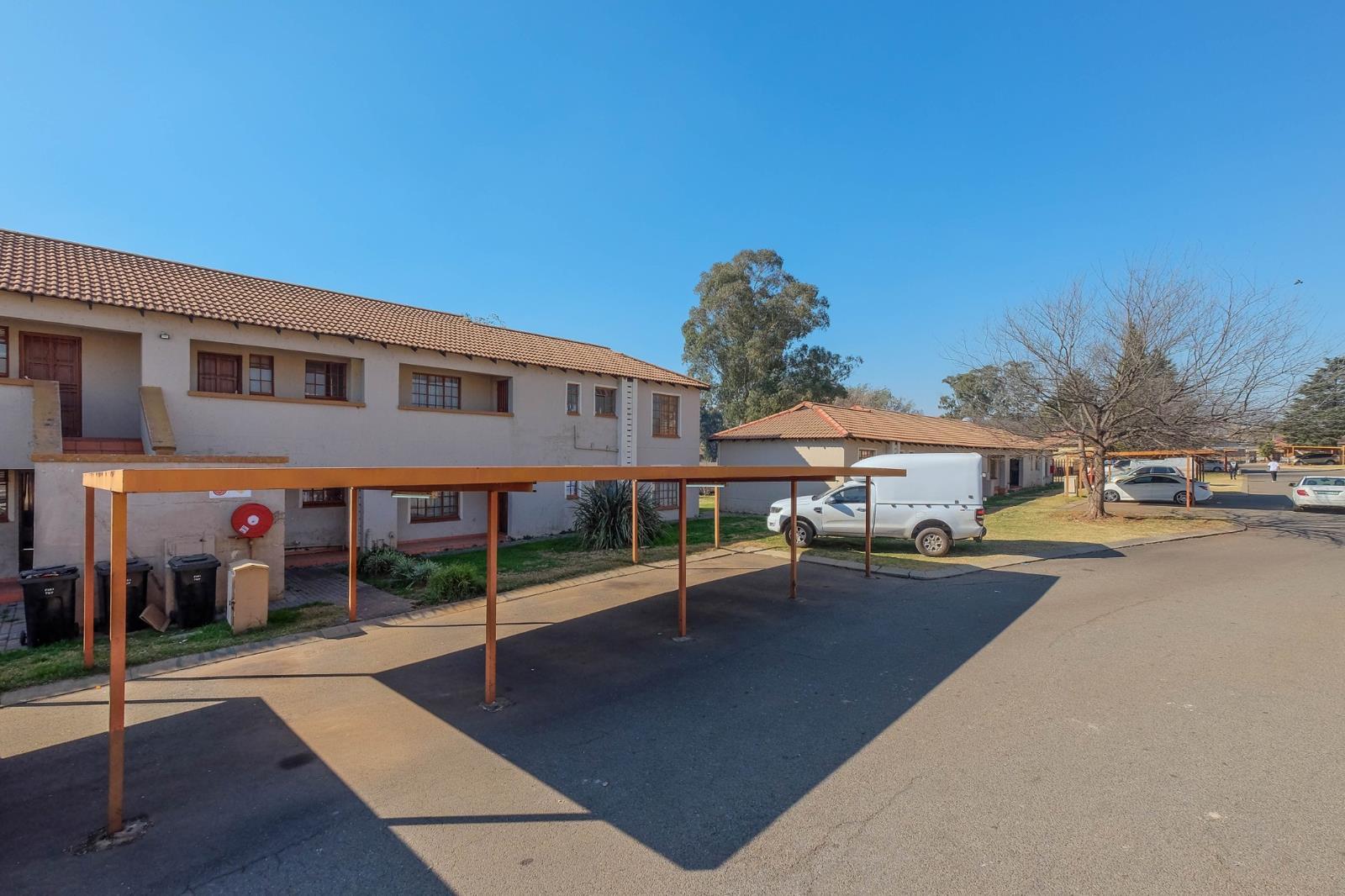 2 Bedroom Apartment in Roodepoort West