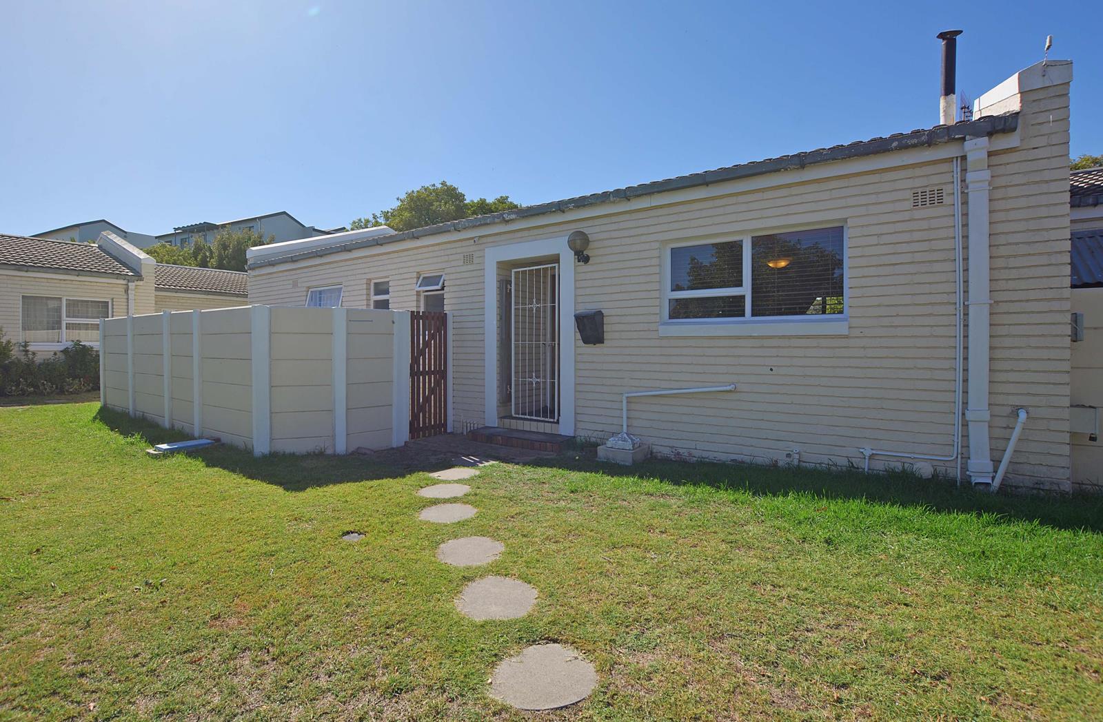 3 Bedroom Townhouse in Table View