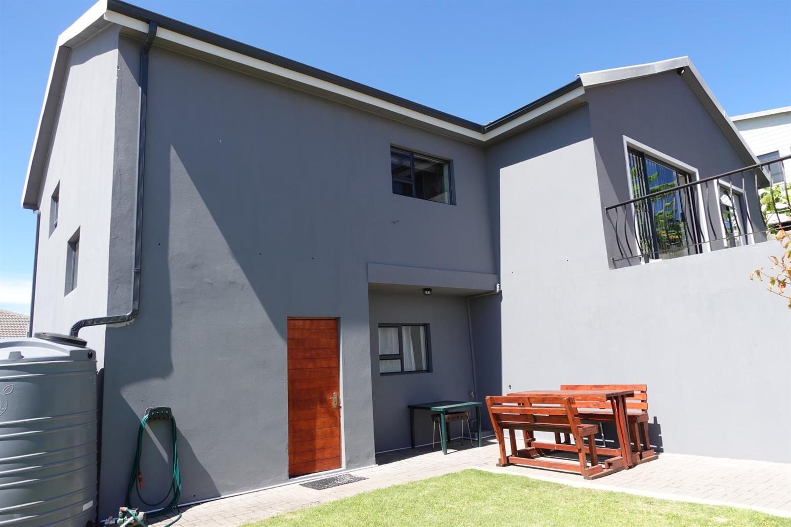 2 Bedroom House in Reebok