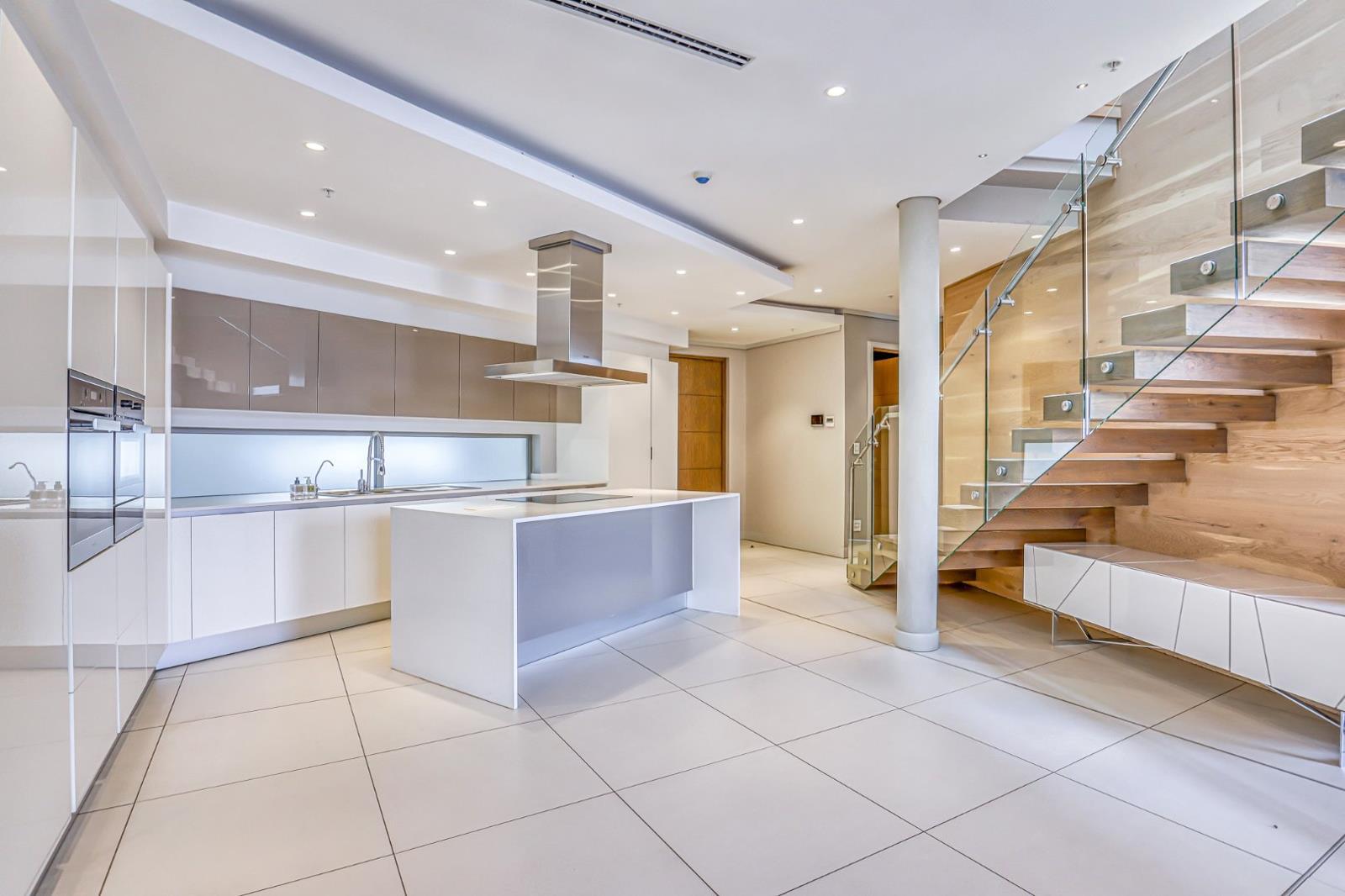 2 Bedroom Penthouse in Sandown
