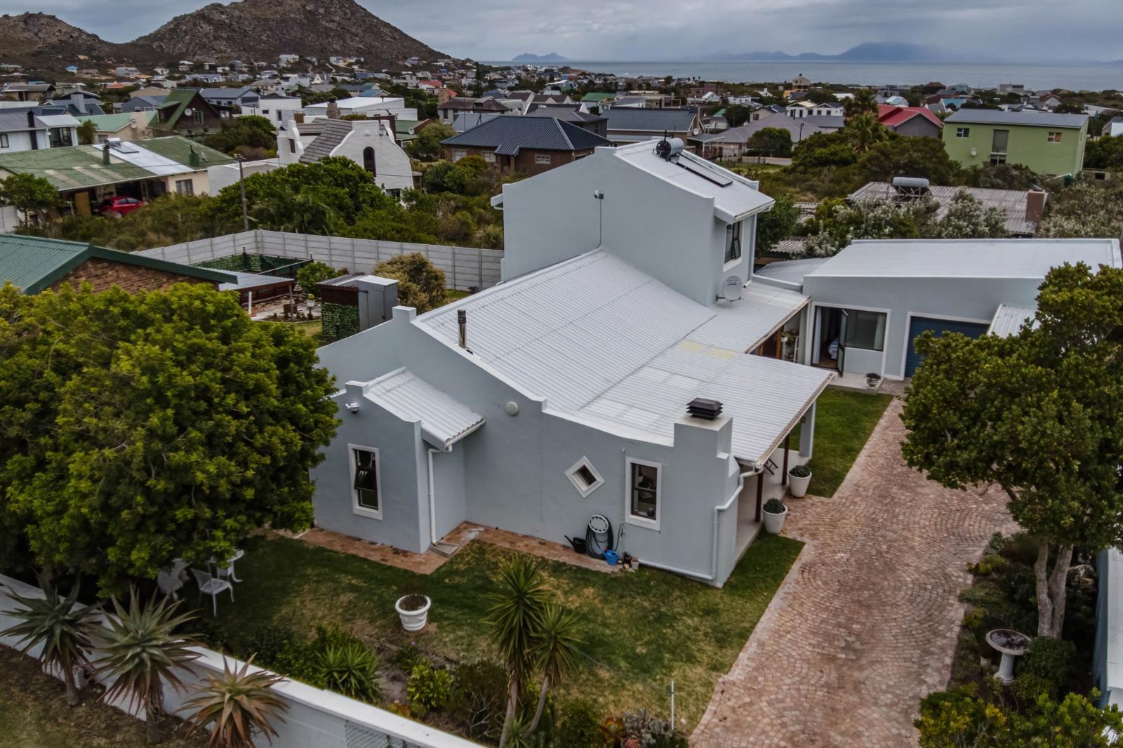 4 Bedroom House in Pringle Bay