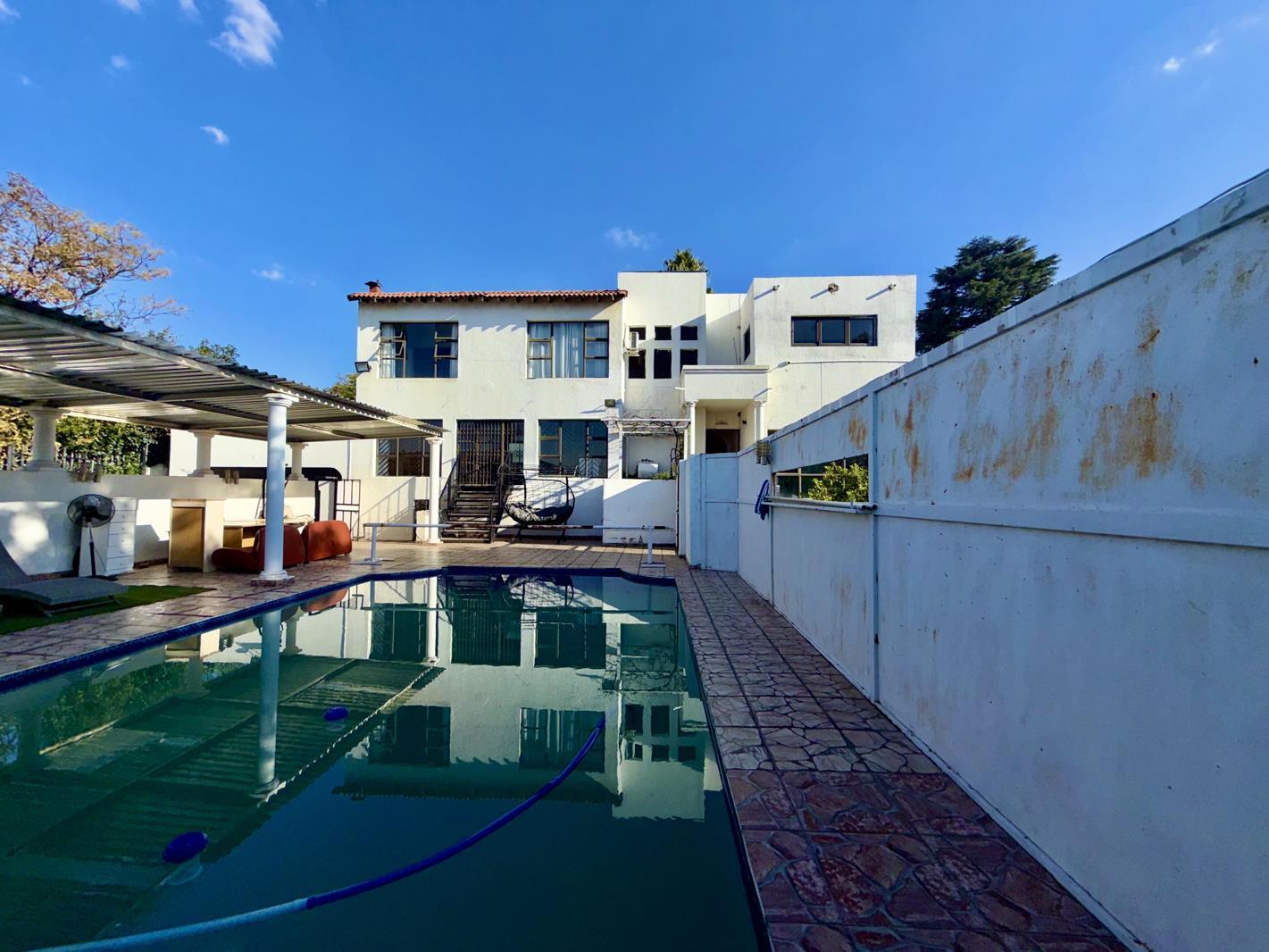 4 Bedroom House in Kloofendal
